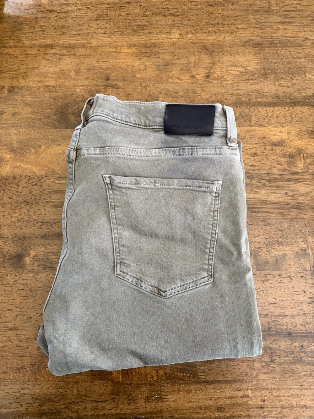 Citizens Of Humanity Slim Straight Jeans in Light Grey-Green